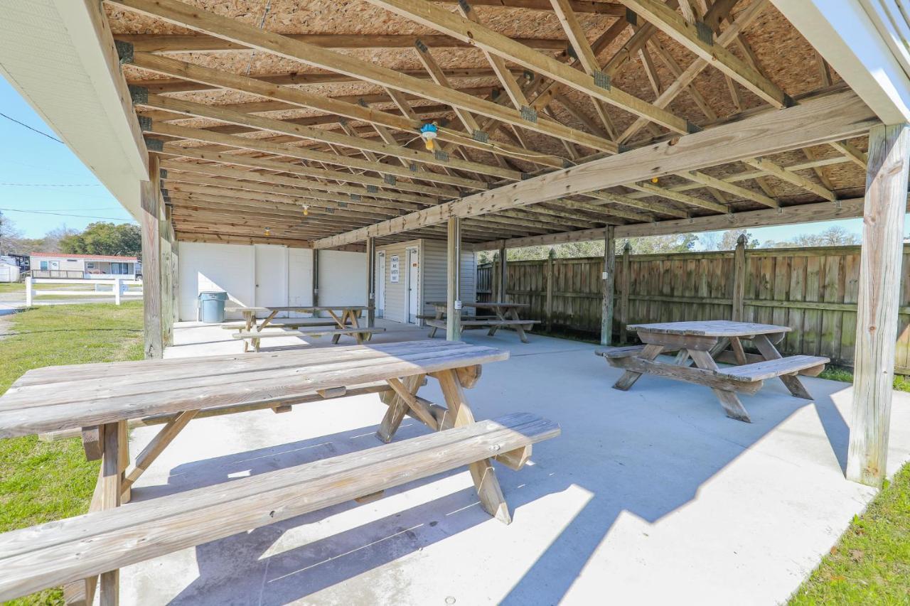 Sneads Ferry Spacious Home With Waterfront View-Welcome Pets מראה חיצוני תמונה