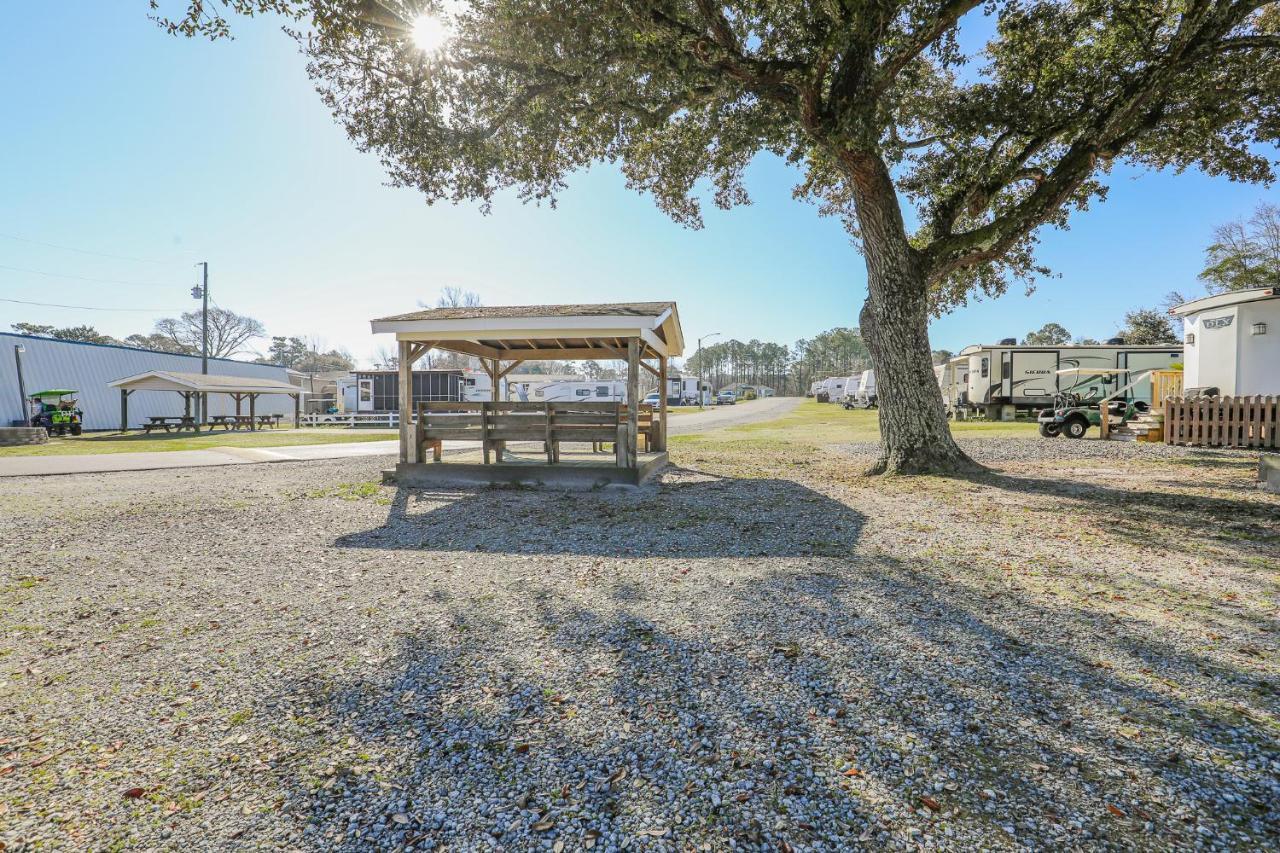 Sneads Ferry Spacious Home With Waterfront View-Welcome Pets מראה חיצוני תמונה