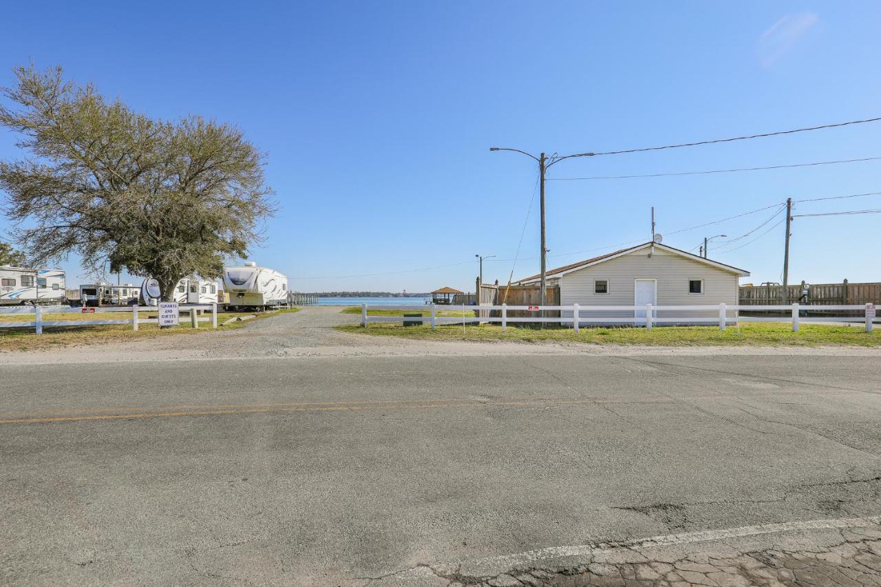 Sneads Ferry Spacious Home With Waterfront View-Welcome Pets מראה חיצוני תמונה