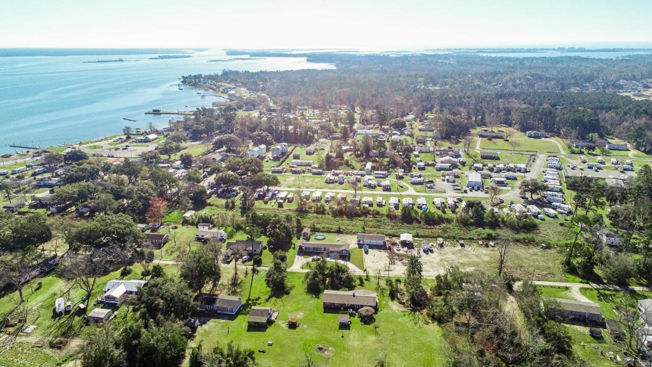 Sneads Ferry Spacious Home With Waterfront View-Welcome Pets מראה חיצוני תמונה